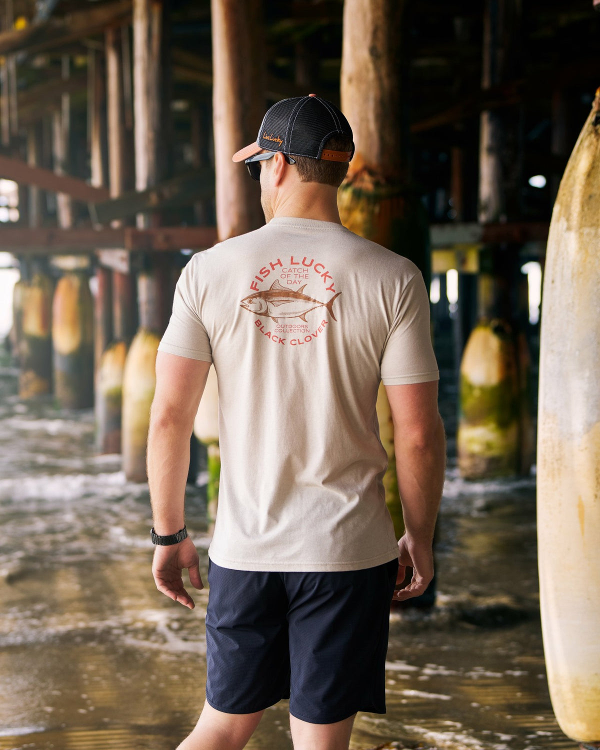 Retro Men's Beige Graphic Tee for Fishing & Outdoors