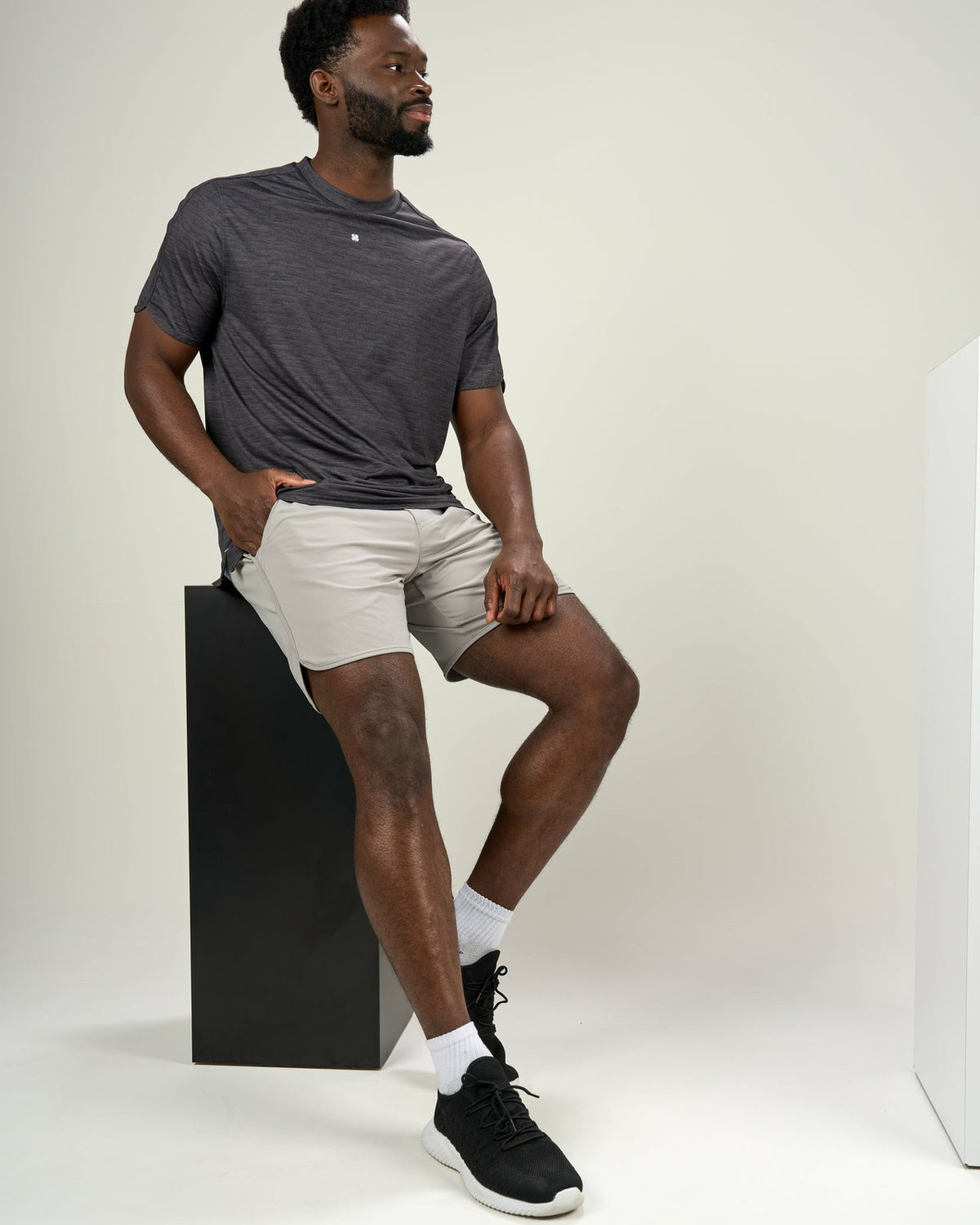 Men's Dark Grey Athletic Fit Tee for Gym and Performance